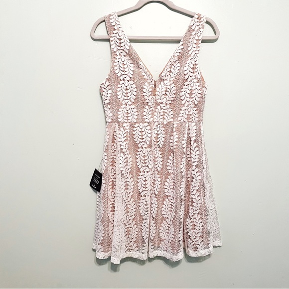 Lulu’s Dress All of My Heart White Lace Skater Dress Sz M NWT V Neck Sleeveless - Picture 11 of 14